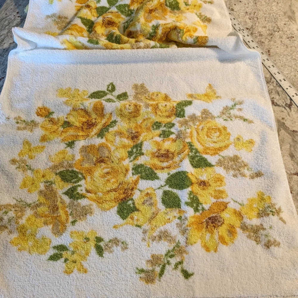 Six Vintage Utica J.P. Stevens White W/ Gold Yellow Floral Towels Fringe Cotton